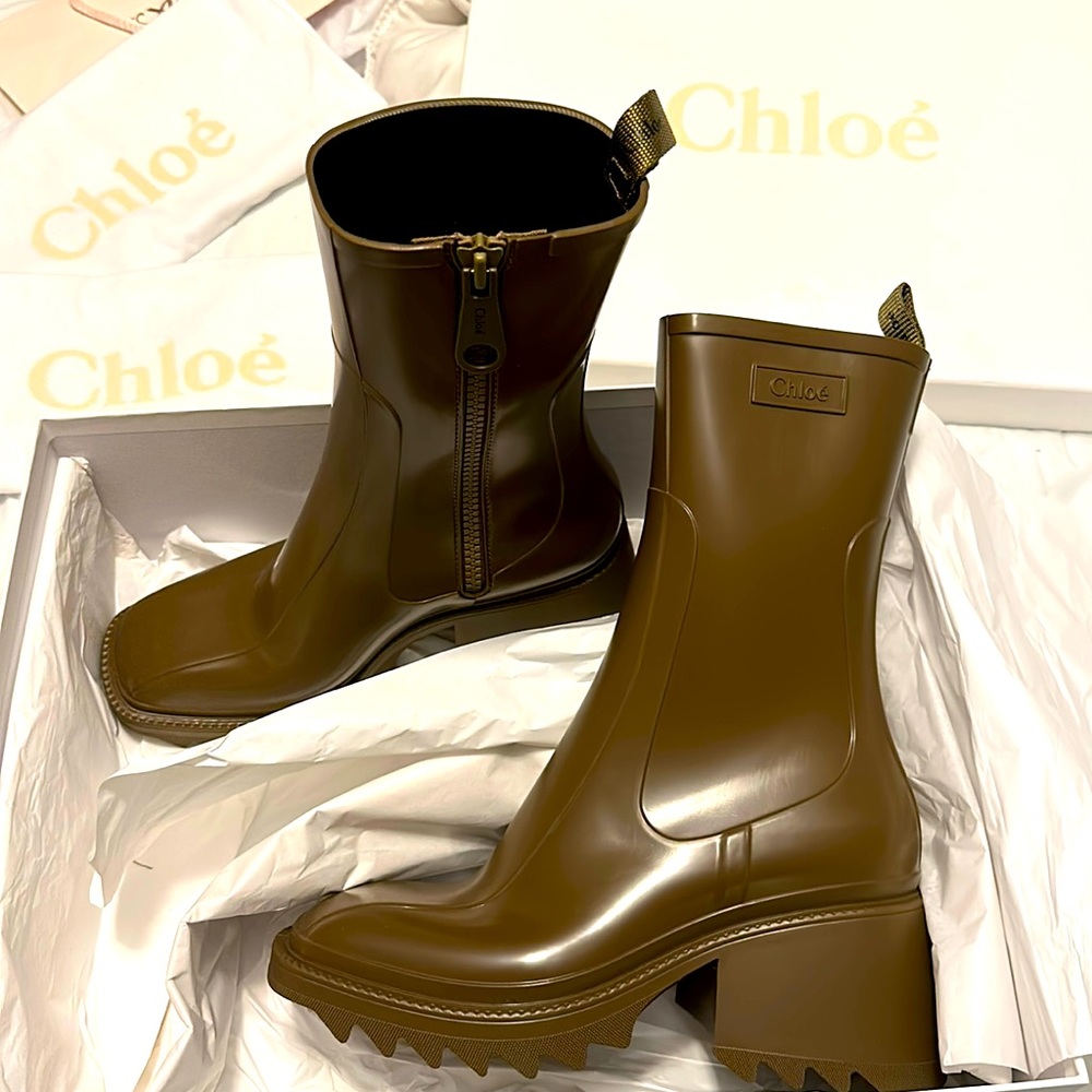 Chloe Betty Rainboots in Plant Green 😍